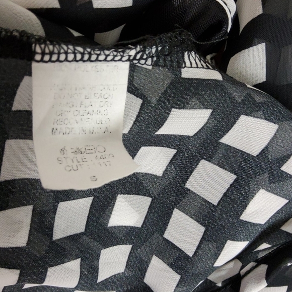 𝅺luxe USA Sheer top black white small l/s - Picture 5 of 6